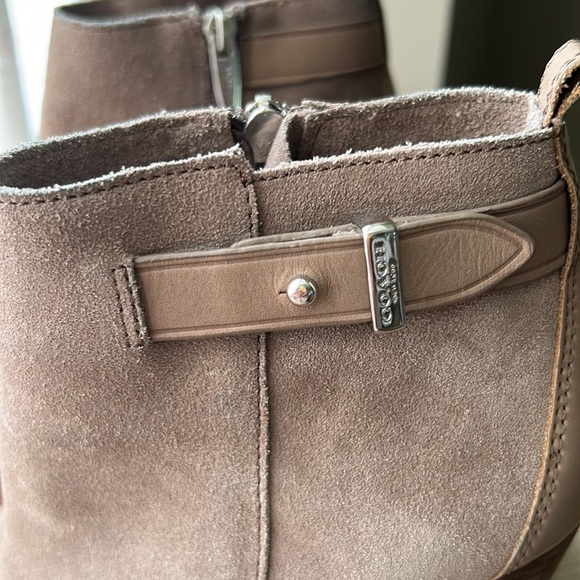 COACH HEWES SUEDE MATTE CALF / Color: LT FT GR / Size: 7.5 M / Great condition - Picture 2 of 5